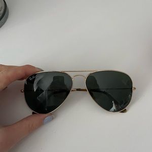 Aviator Raybans - lost the case